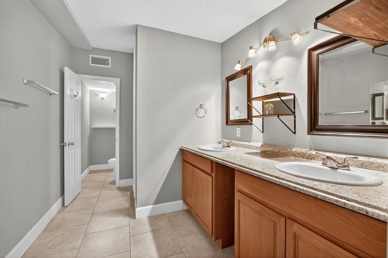 Photo 20 of 517 Renne Dr N, Jacksonville, FL 32218, photographed by Megapixeler