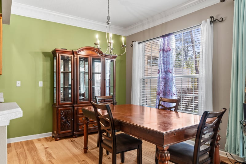 Fixed Dining at 6415 Autumn Berry Cir, Jacksonville, FL 32258
