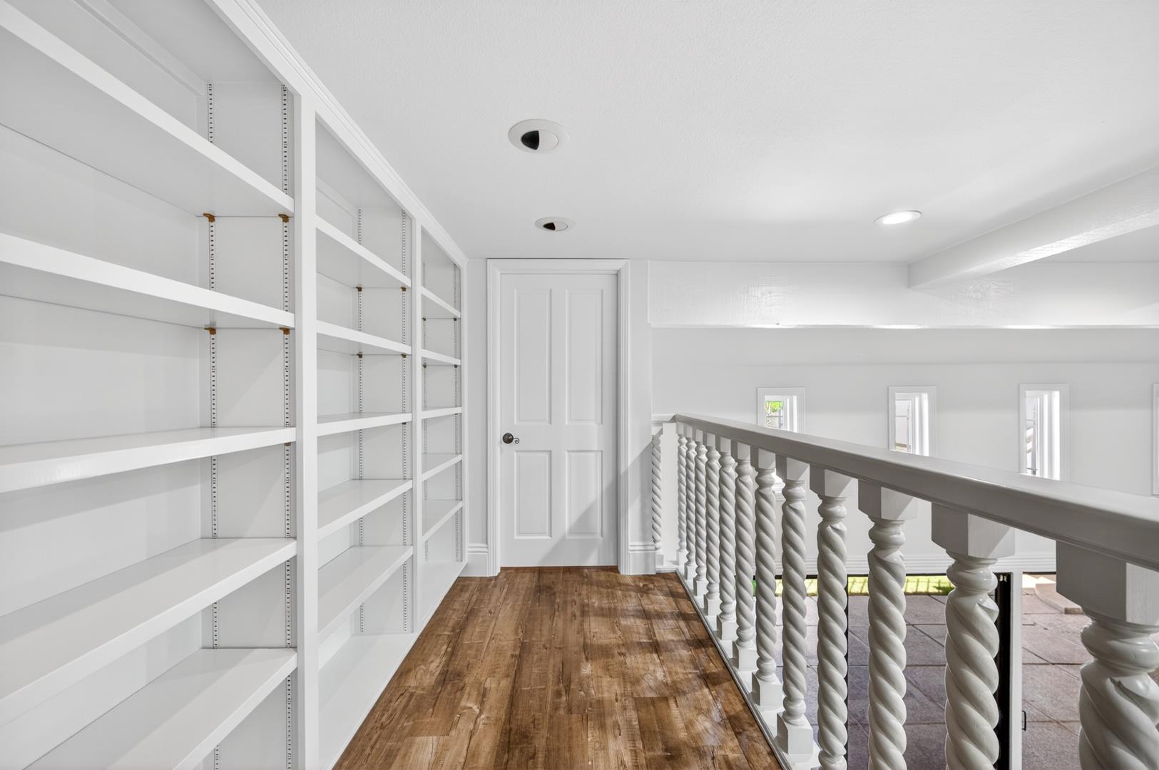 5261 N Van Ness Blvd, photo 55