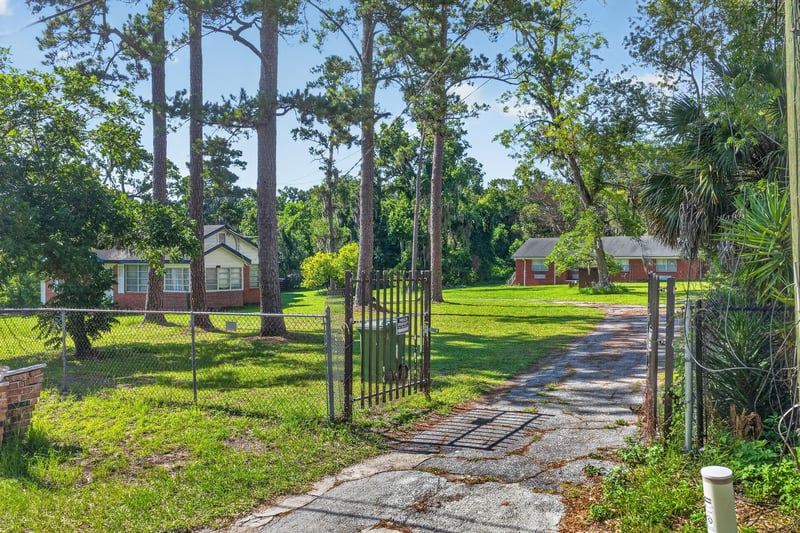 Side yard with gated driveway at 5745 110th St, Jacksonville, FL 32244