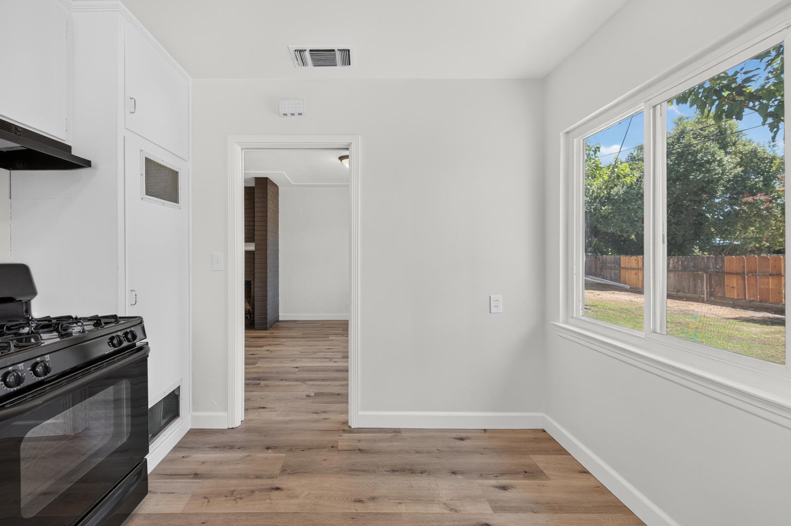 2302 E Fedora Ave, photo 28