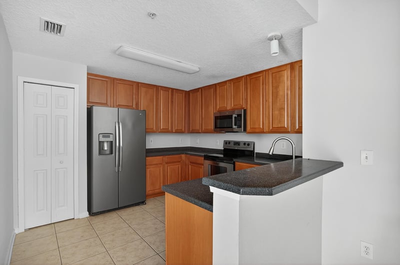 Photo 13 of 7055 Deer Lodge Cir #105, Jacksonville, FL 32256, photographed by Megapixeler