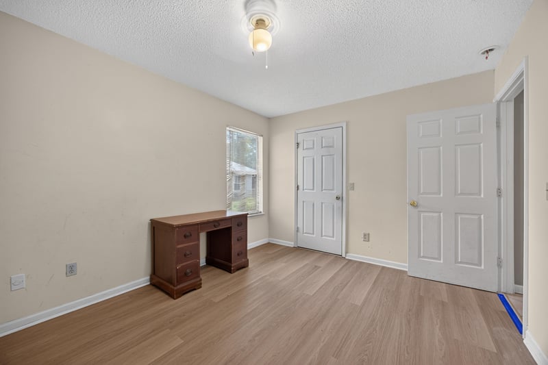 Bonus room with laminate flooring and desk at 5375 Dodge Rd, Jacksonville, FL 32209