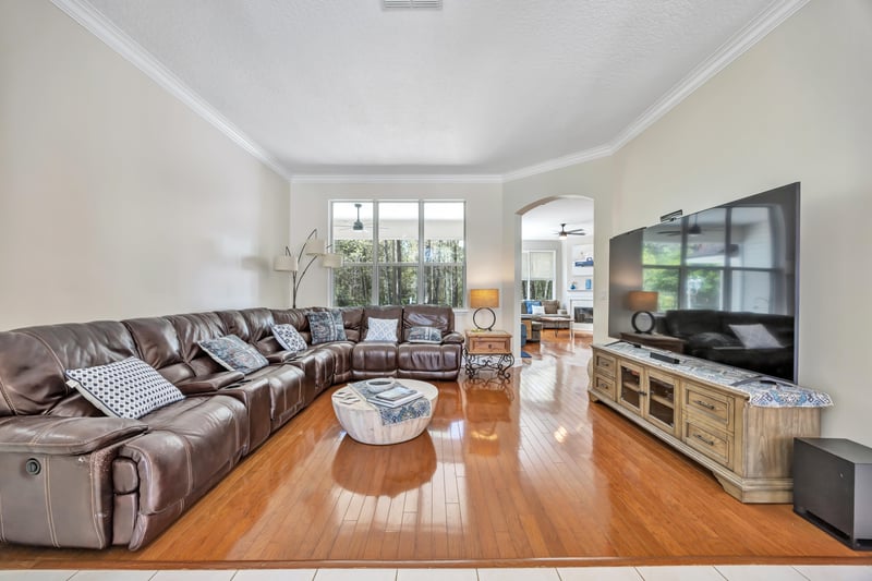 Photo 13 of 636 Wyndham Ct, Orange Park, FL 32073, photographed by Megapixeler