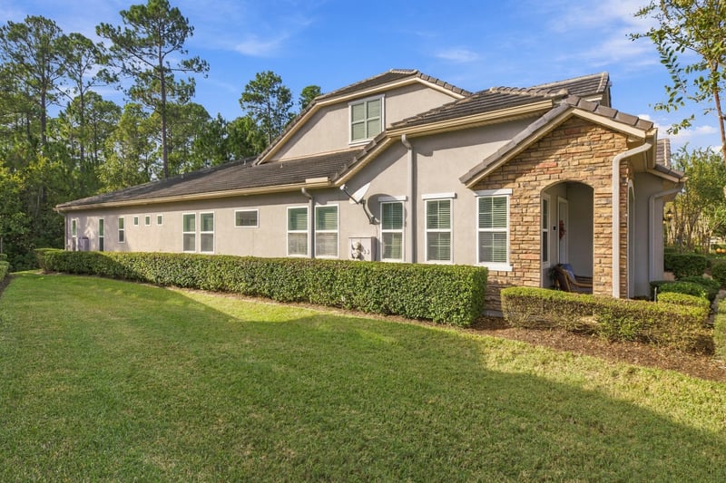 Side exterior view, photographed by Megapixeler on Lucena Ln, Jacksonville, FL