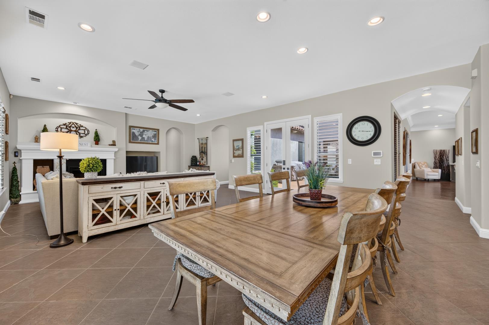 633 W Richmond Ave, photo 44