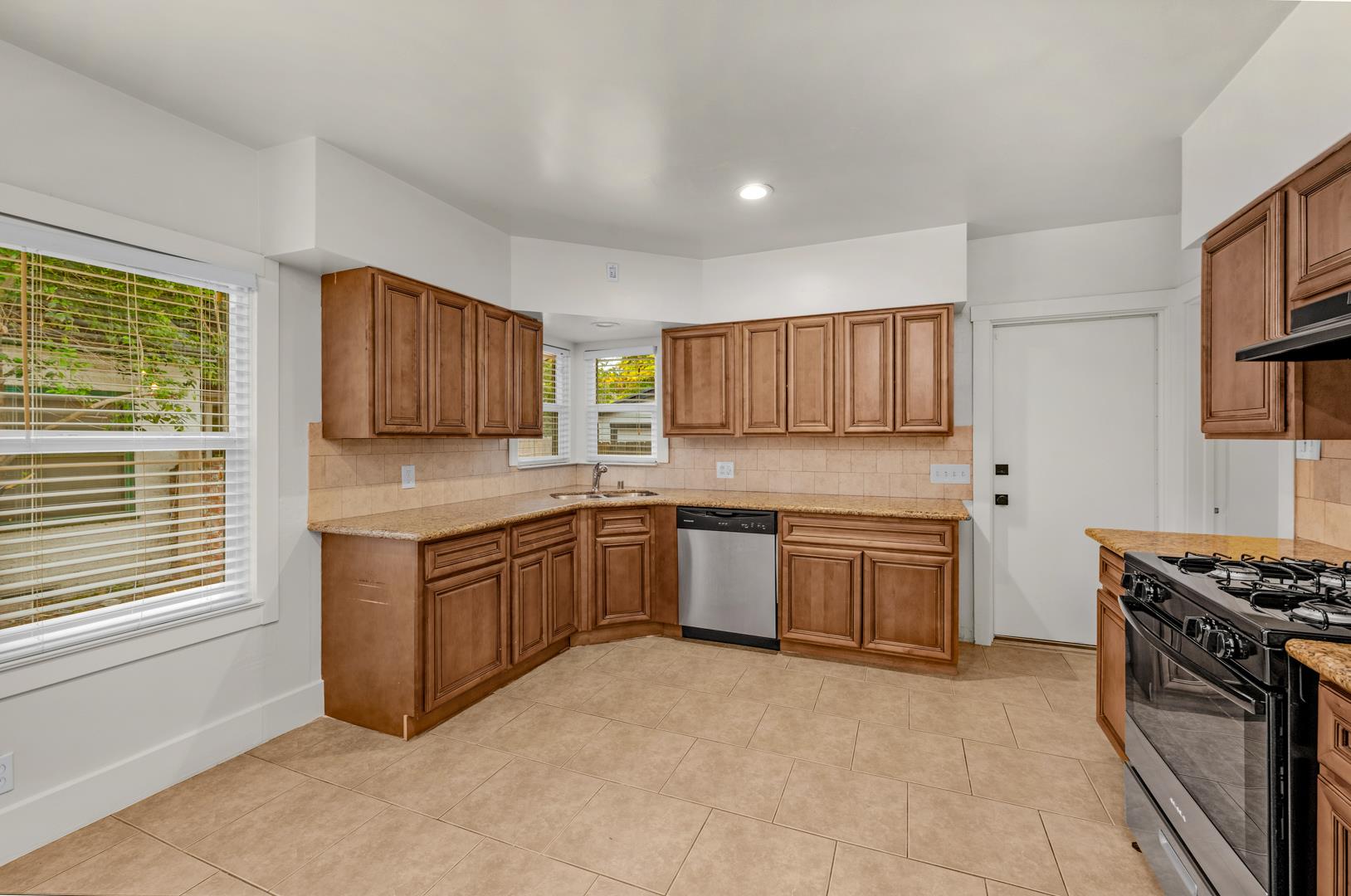 1009 N Vagedes Ave, photo 16