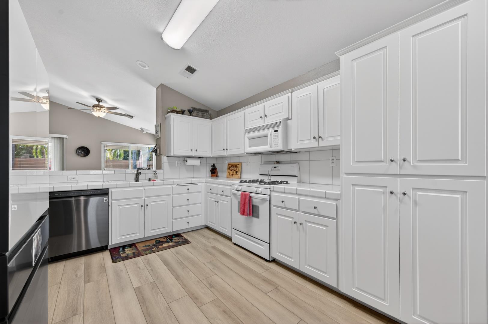 2567 E Tarragon Way, photo 14