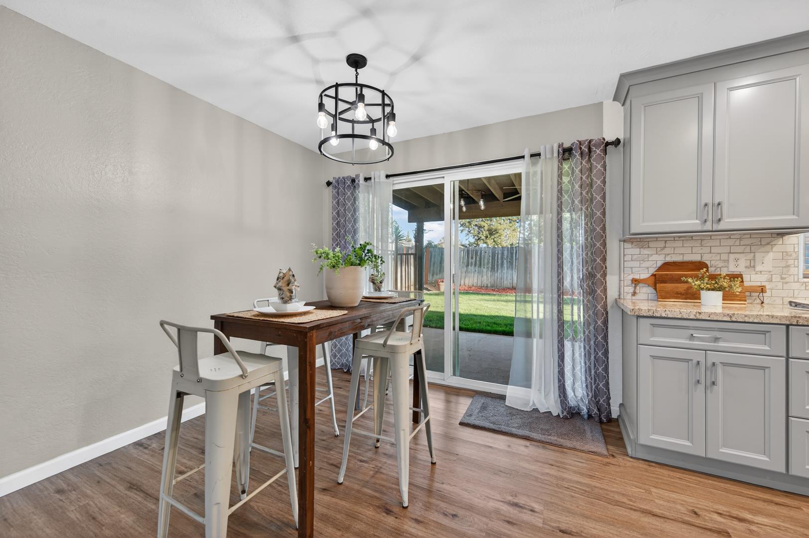 1235 W Dyer Ave, photo 17