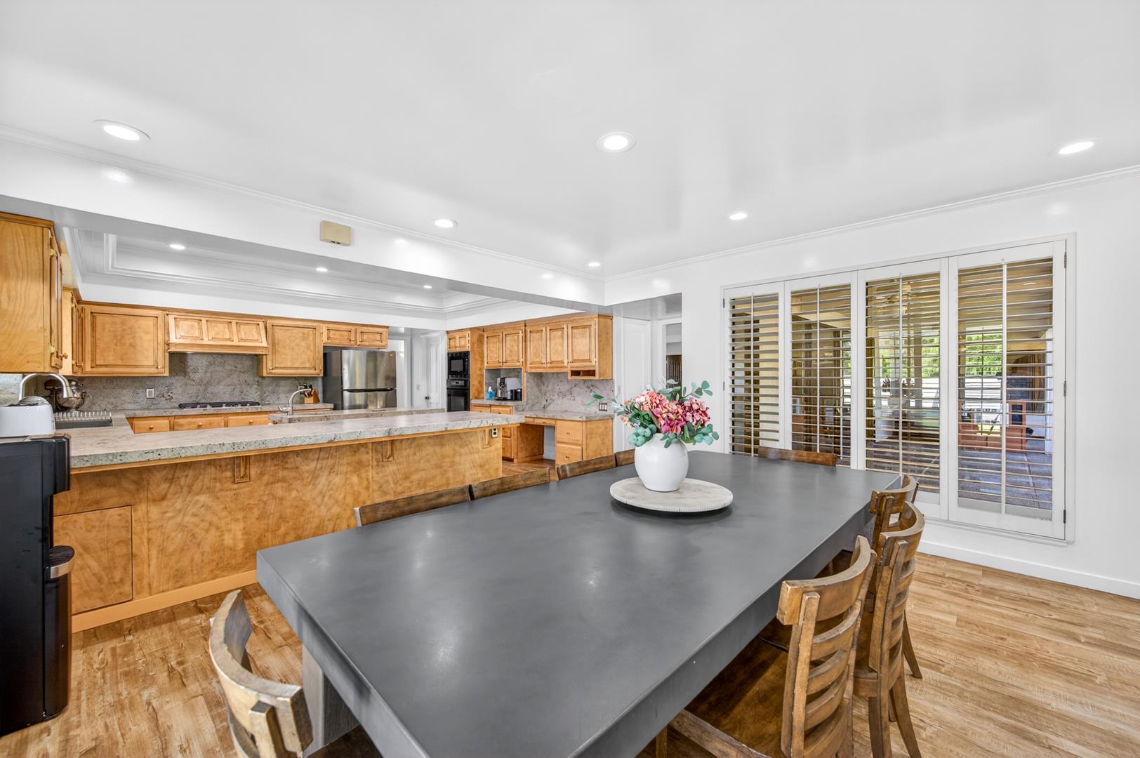 5261 N Van Ness Blvd, photo 42