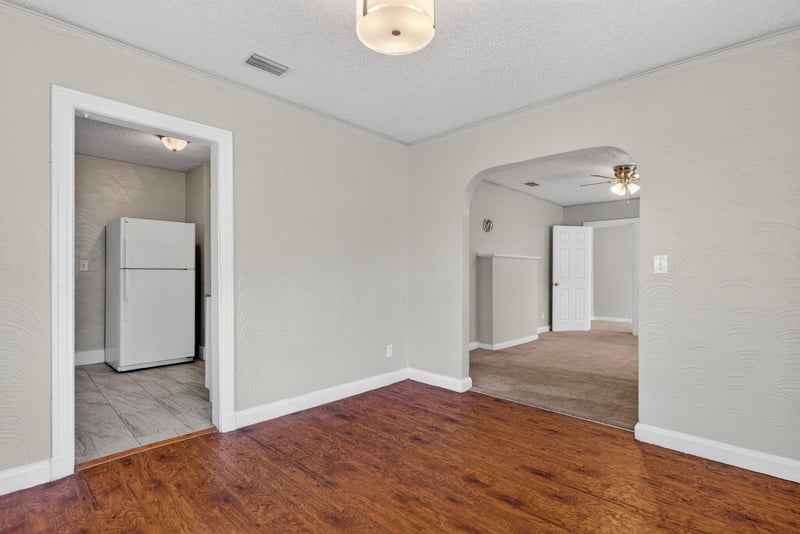 Photo 14 of 385 Duray Ct, Jacksonville, FL 32208, photographed by Megapixeler