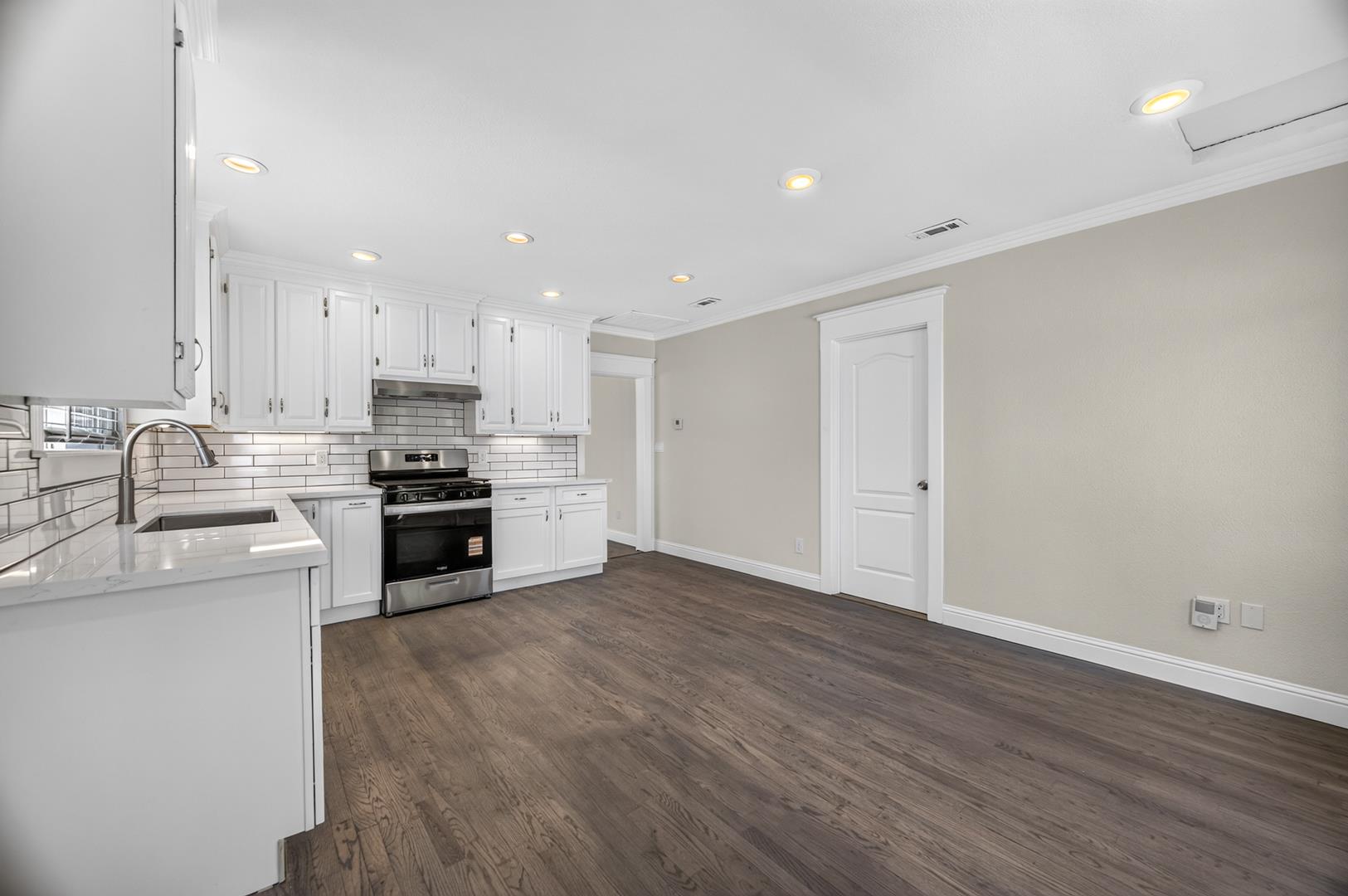 926 N Thorne Ave, photo 18