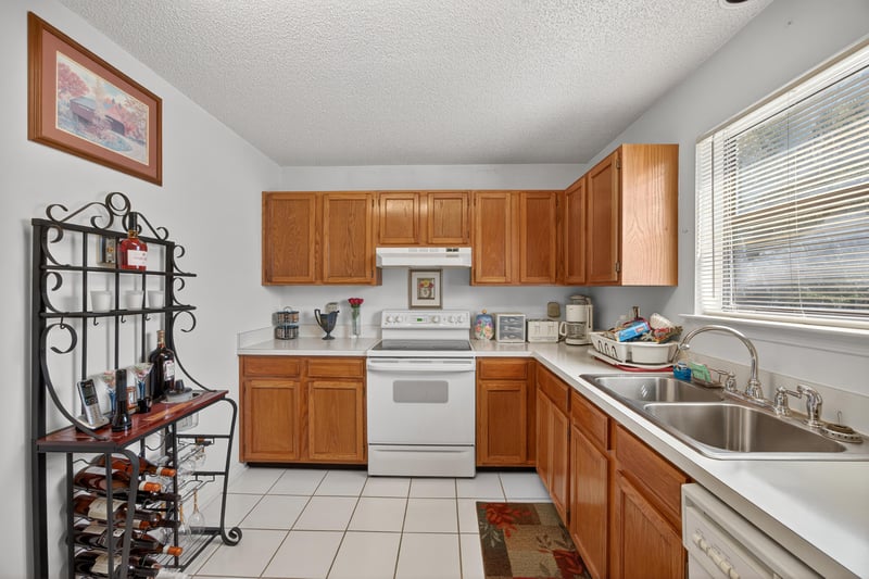 Photo 12 of 7987 Winterwood Ln, Jacksonville, FL 32210, photographed by Megapixeler