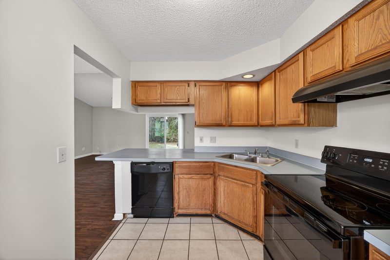 Photo 12 of 8725 Huntington Woods Cir N, Jacksonville, FL 32244, photographed by Megapixeler