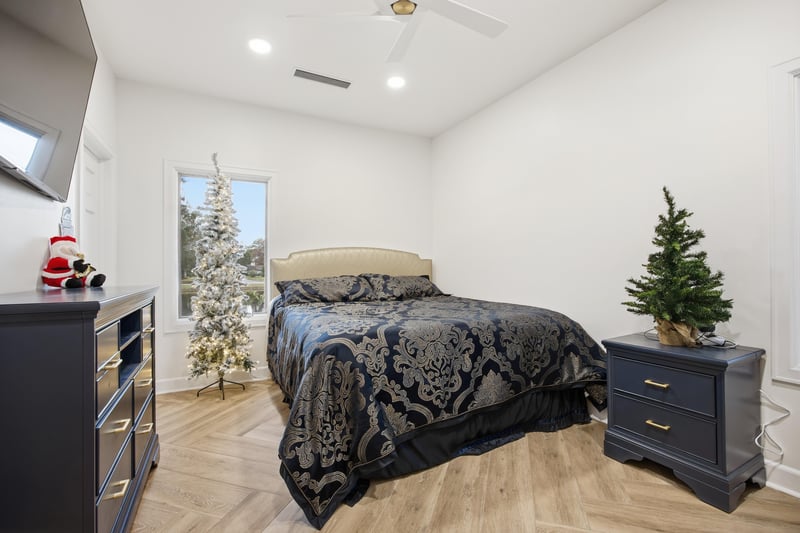 Bedroom 6 at 7987 Hollyridge Rd, Jacksonville, FL 32256