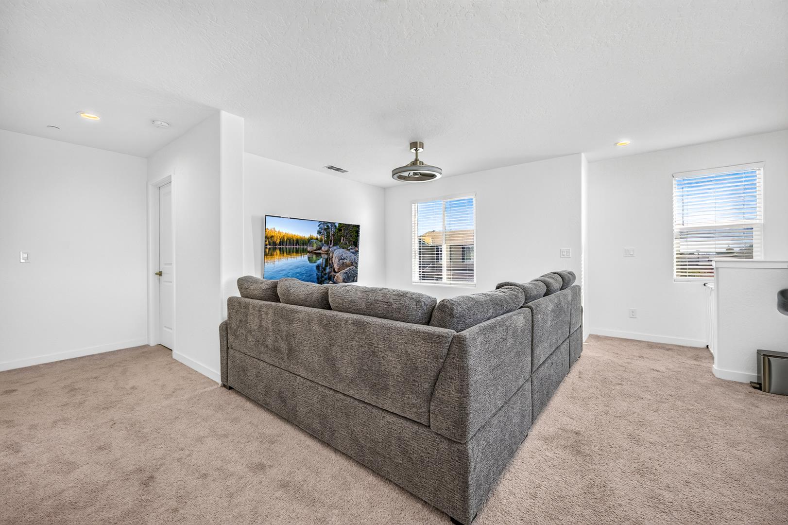 6050 W Swift Ave, photo 36