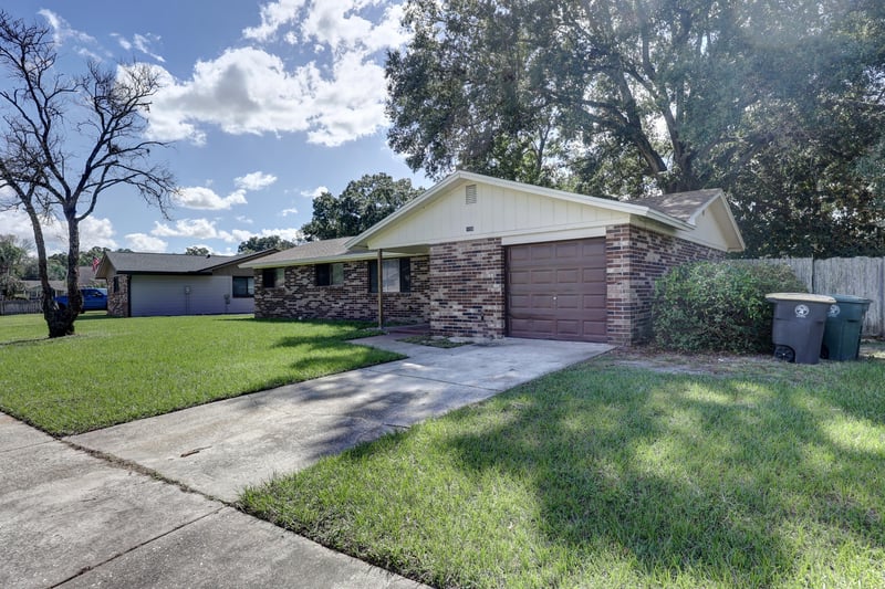 Front Righ at 4150 Lazy Hollow Ln N, Jacksonville, FL 32257