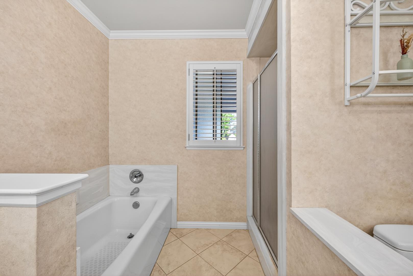 5261 N Van Ness Blvd, photo 69