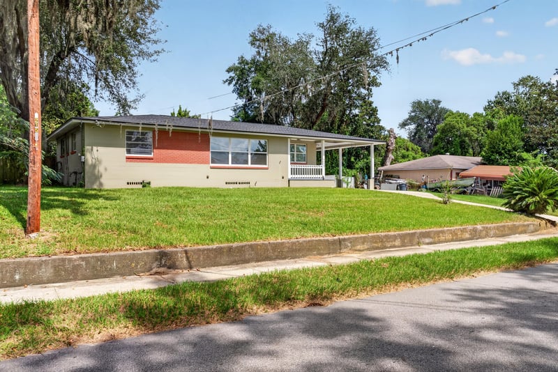 Street view of front yard and driveway at 217 Baisden Rd, Jacksonville, FL 32218