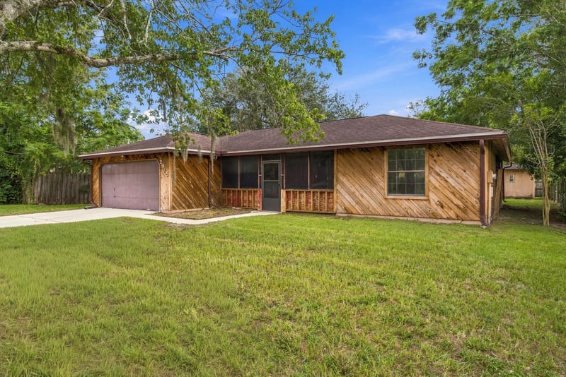 Front exterior with screened porch and side yard at 2915 Trenton Ct, Orange Park, FL