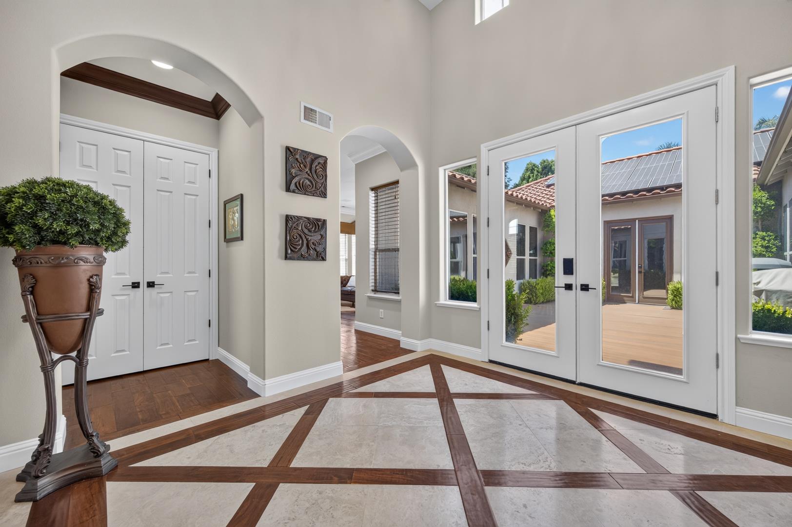 633 W Richmond Ave, photo 20