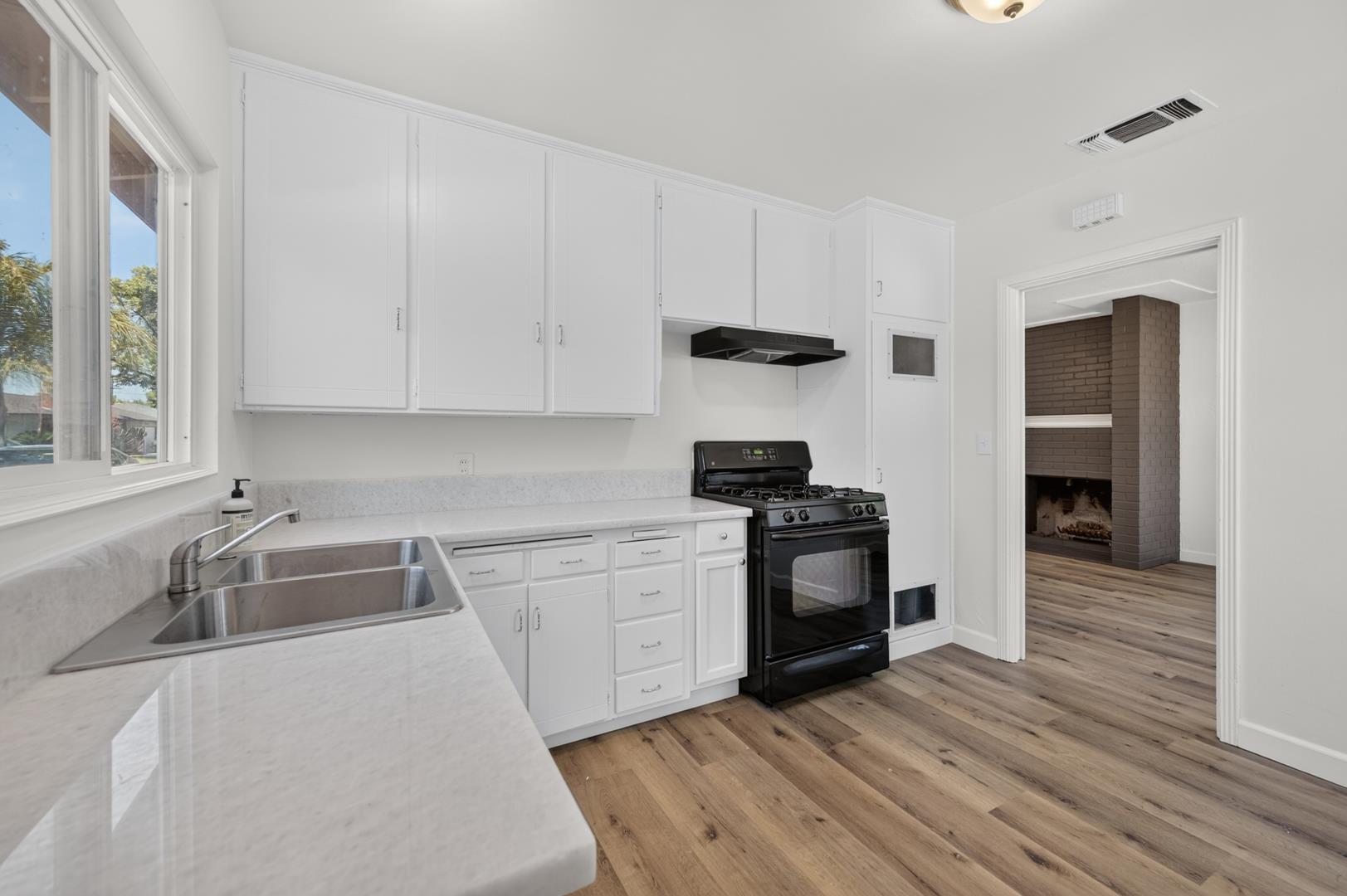 2302 E Fedora Ave, photo 26