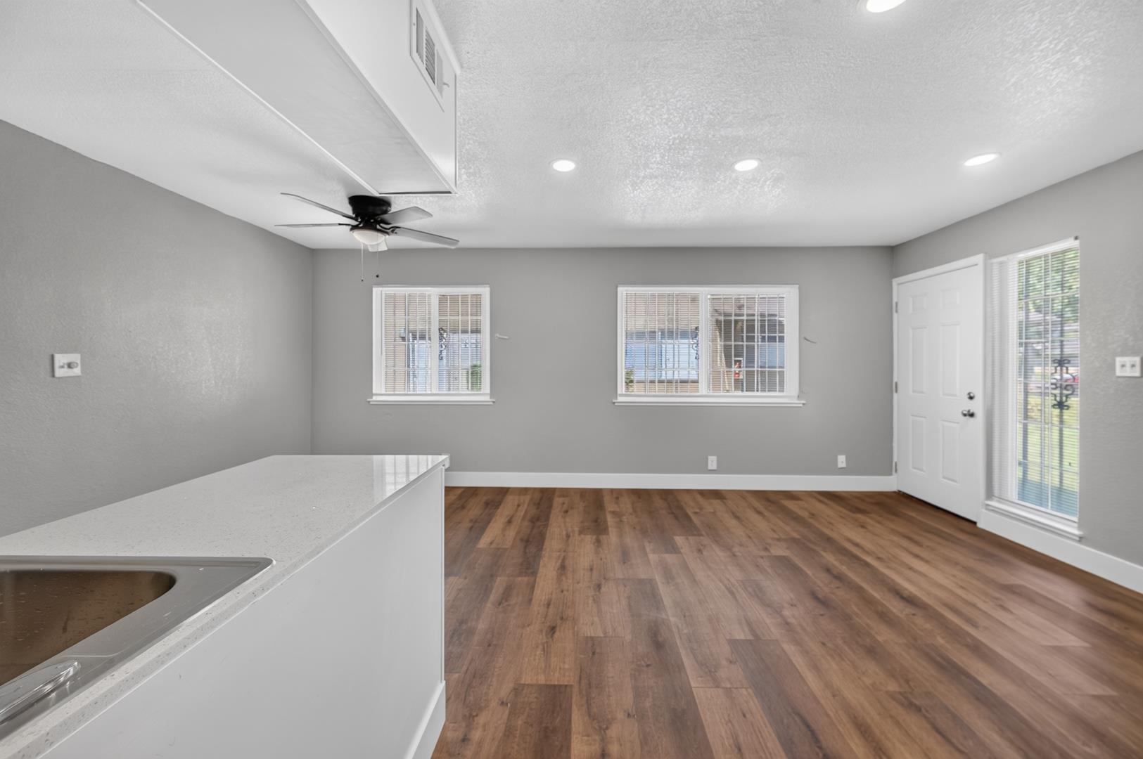 4917 N Holt Ave, photo 26
