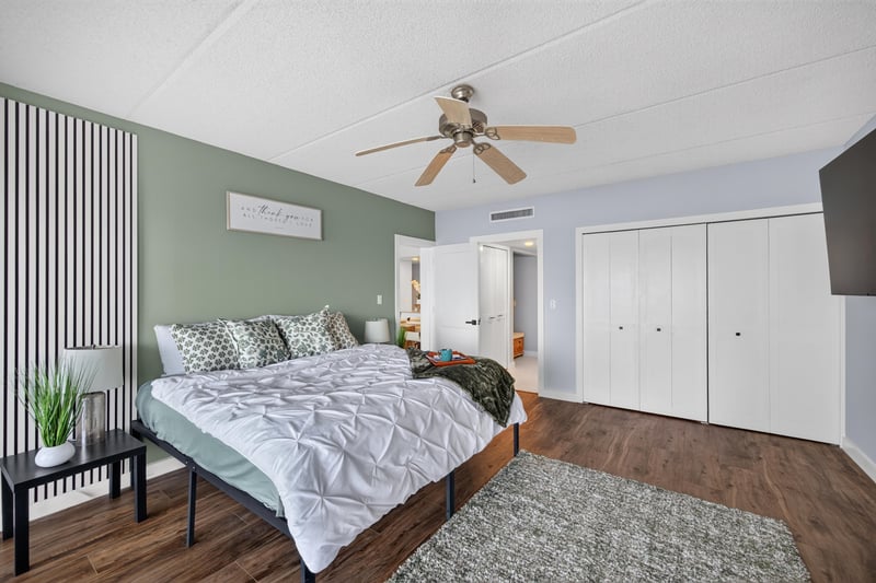 Bedroom with green accent wall and closet at 2280 Shepard St
