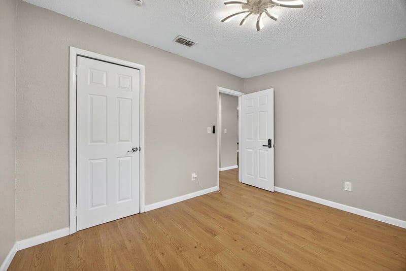 Photo 41 of 5216 Doncaster Ave, Jacksonville, FL 32208, photographed by Megapixeler