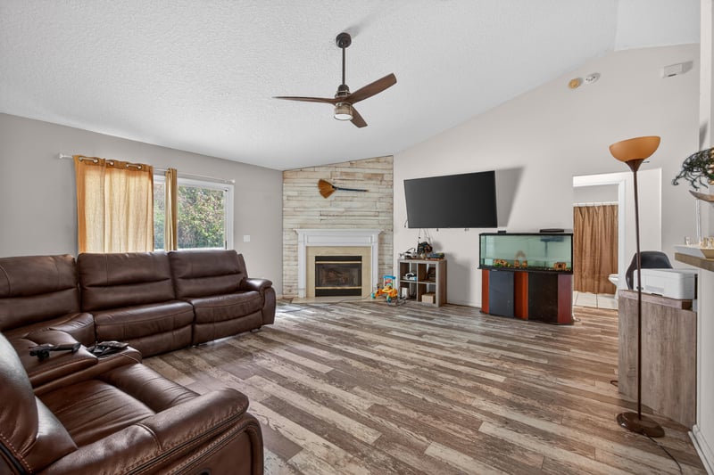 Photo 8 of 14262 Crestwick Dr W, Jacksonville, FL 32218, photographed by Megapixeler