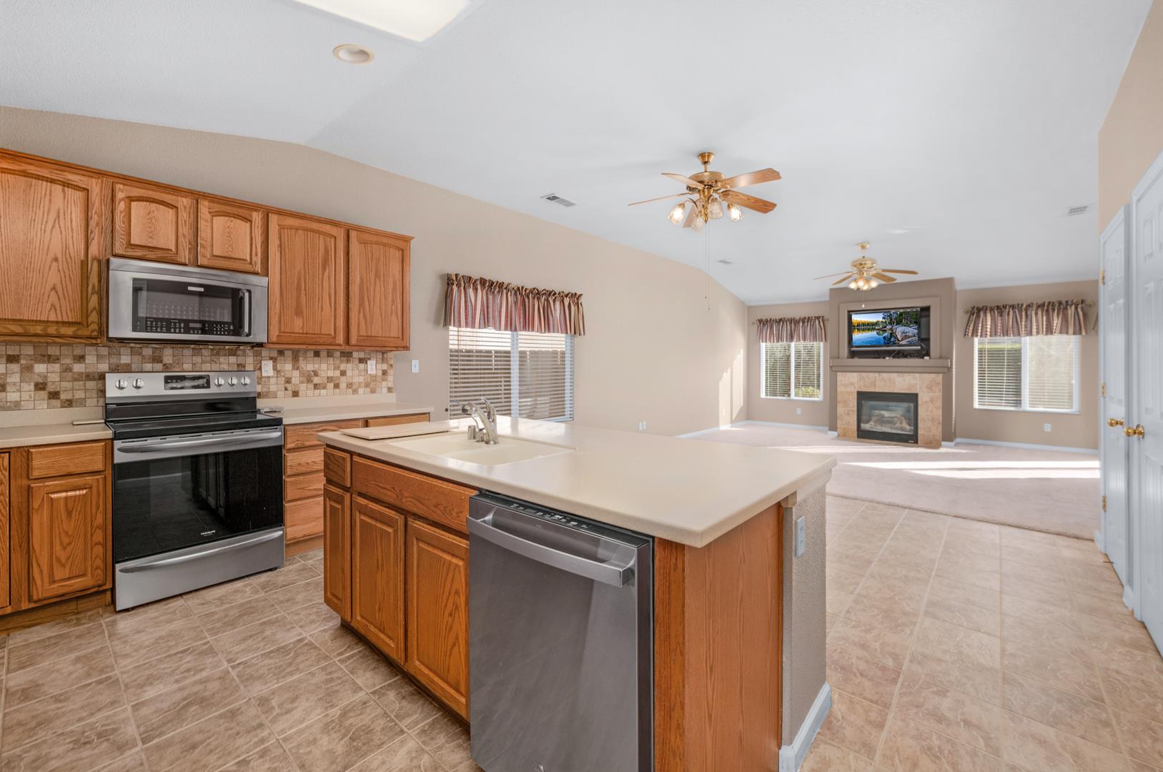 1947 W Hampton Dr, photo 22