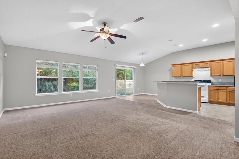 Family Room at 75277 Ravenwood Dr, Yulee, FL 32097