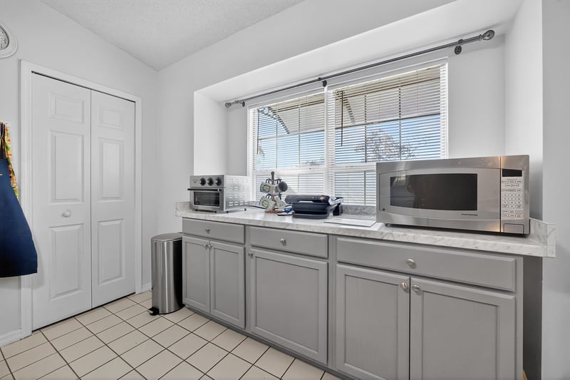 Photo 14 of 7613 Chelmsford Dr, Jacksonville, FL 32244, photographed by Megapixeler