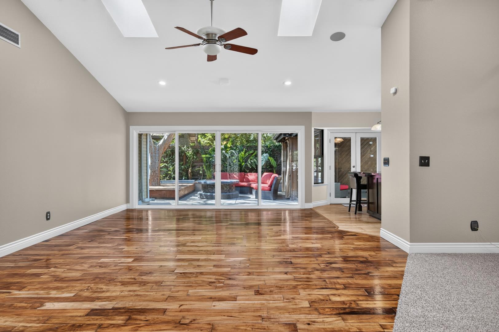 6495 N Vagedes Ave, photo 11