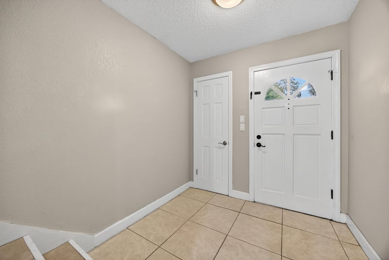 Photo 5 of 3945 Oak St, Jacksonville, FL 32205, photographed by Megapixeler