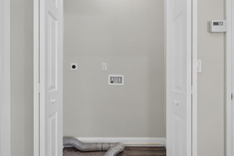 Closet interior, photographed by Megapixeler on Lem Turner Rd, Jacksonville