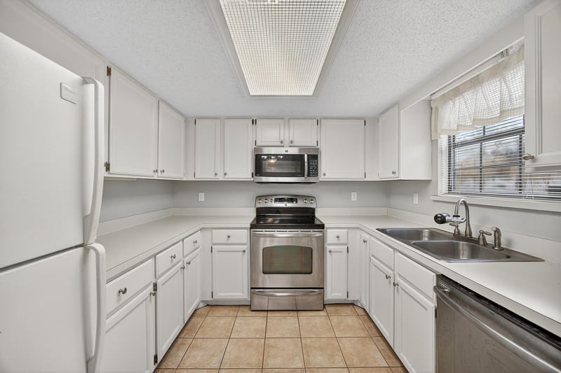 Photo 10 of 3945 Oak St, Jacksonville, FL 32205, photographed by Megapixeler