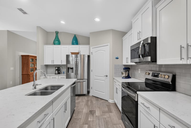 Kitchen sink and island with quartz counters at 4319 Green River Pl, Middleburg, FL 32068