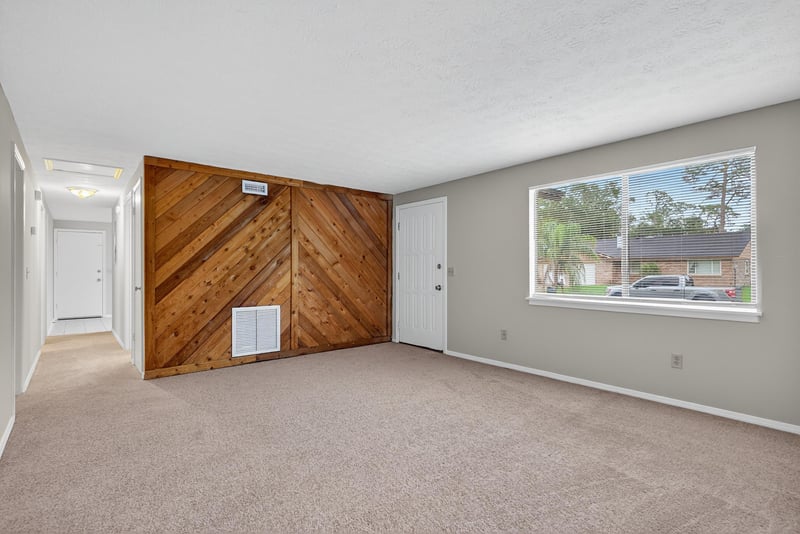 Family Room at 9937 Moss Side Ln, Jacksonville, FL 32257