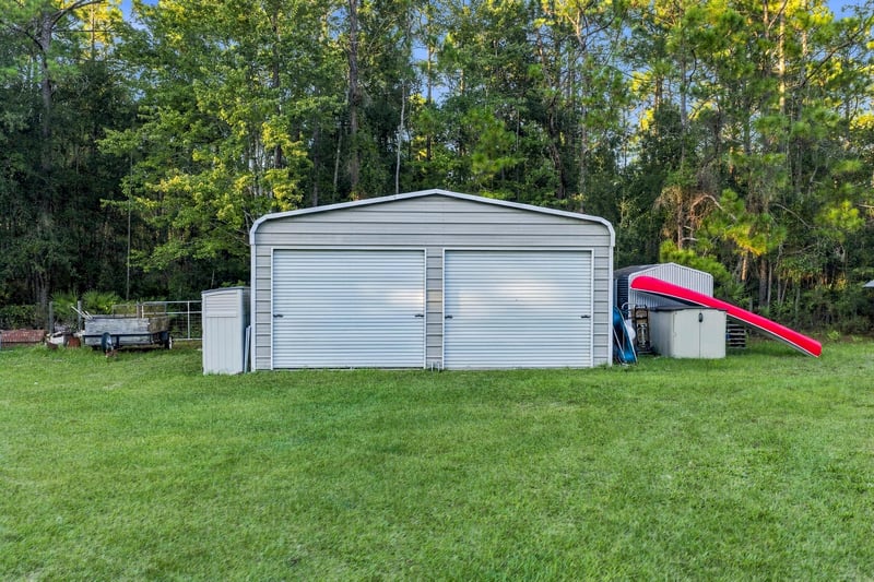 Detached garage and yard, photographed by Megapixeler on Secret Cove Rd, Middleburg, FL