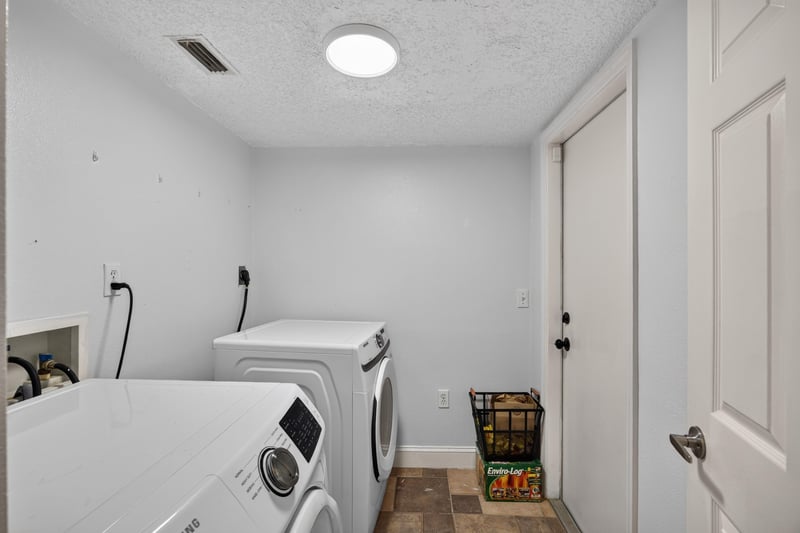 Laundry room with washer and dryer at 3428 Glenn Hollow Ct, Jacksonville, FL 32226