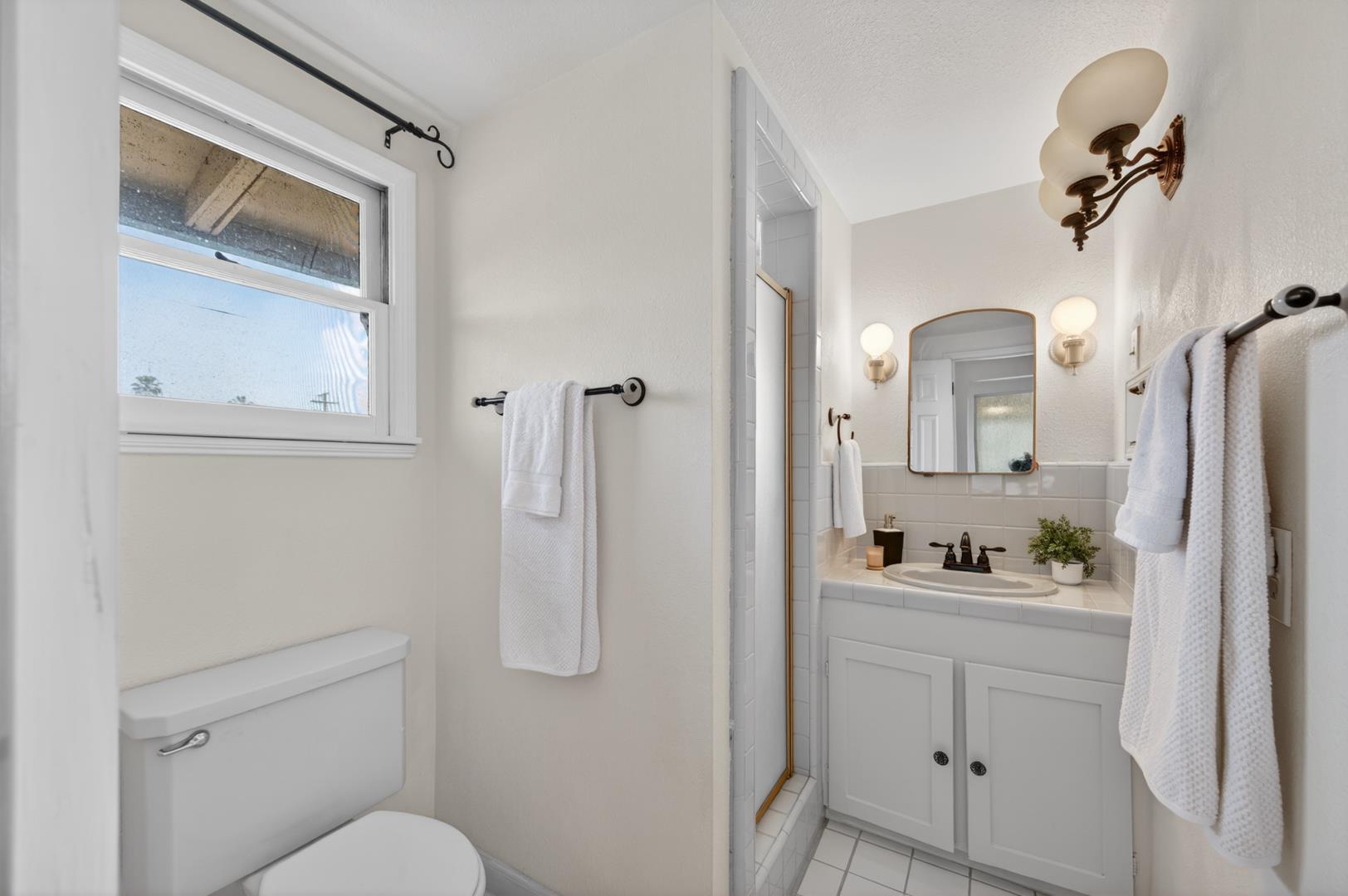 1220 E Sussex Way, photo 38