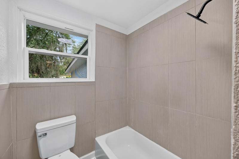 Bathroom with tub and tile surround at 3113 Kline Rd, Jacksonville, FL 32246