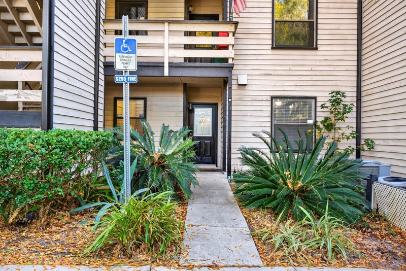 Photo 10 of 1604 Arcadia Dr, Jacksonville, FL 32207, photographed by Megapixeler