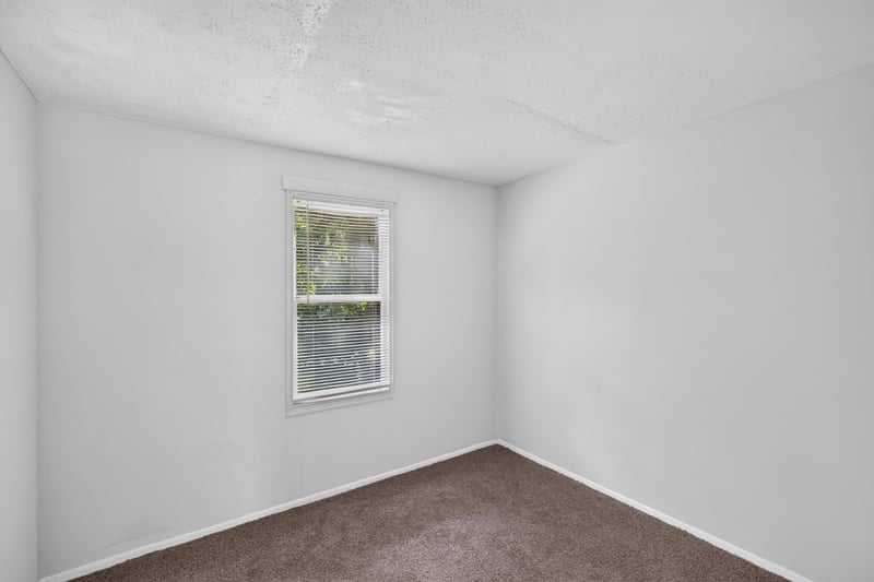 Room with carpet and window at 2372 2nd Ave, Jacksonville, FL 32208