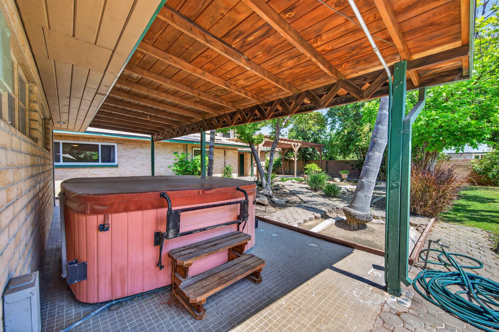 1220 E Sussex Way, photo 65