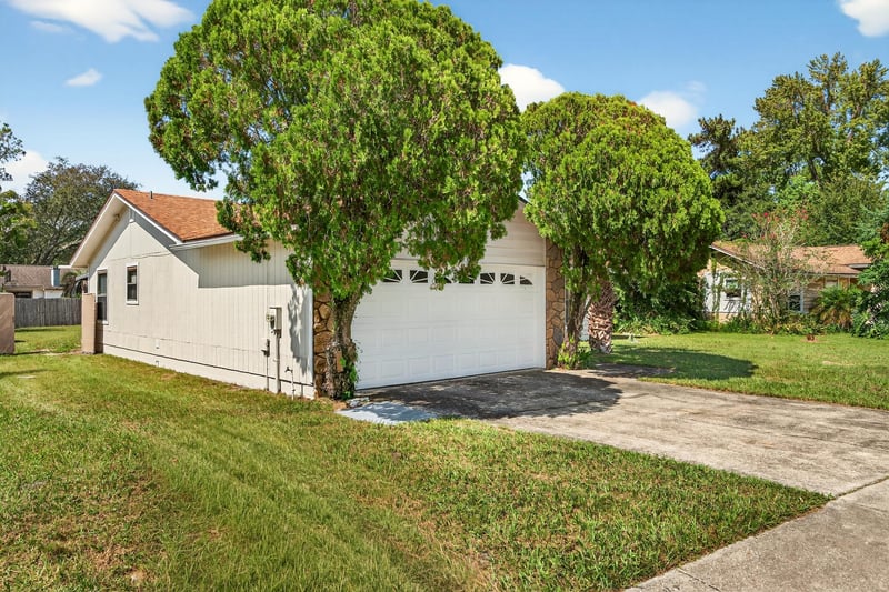 Photo 2 of 10164 Arrowhead Dr, Jacksonville, FL 32257, photographed by Megapixeler