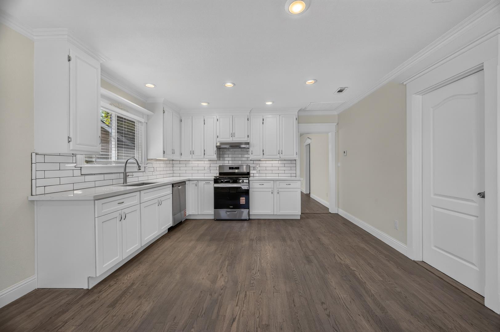 926 N Thorne Ave, photo 17