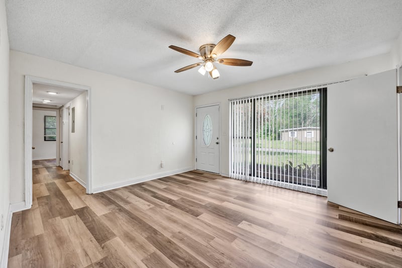 Photo 9 of 10303 Elmhurst Dr, Jacksonville, FL 32218, photographed by Megapixeler