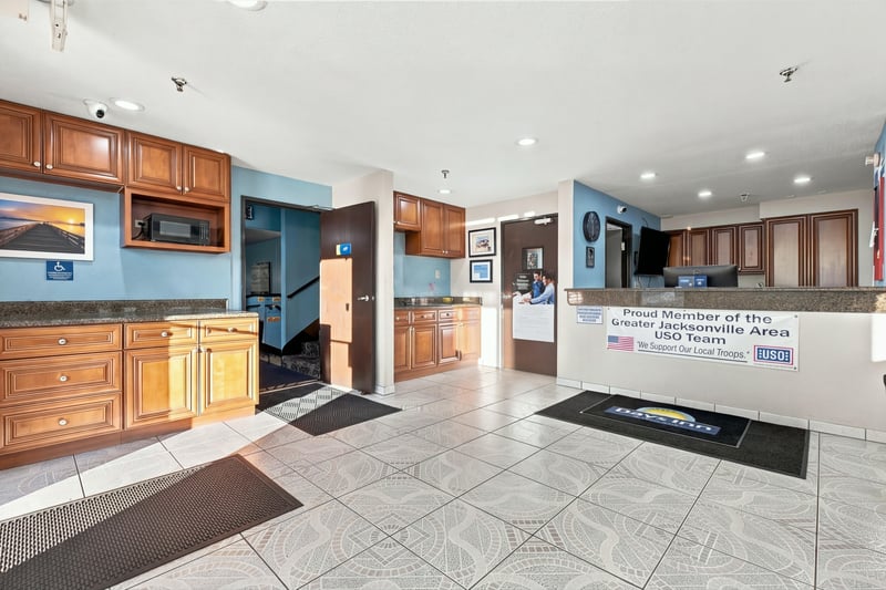 Hallway and kitchenette area, photographed by Megapixeler on Eldridge Loop, Orange Park